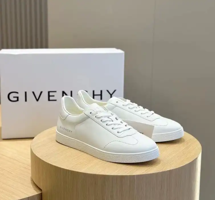 hype Givenchy Sneakers