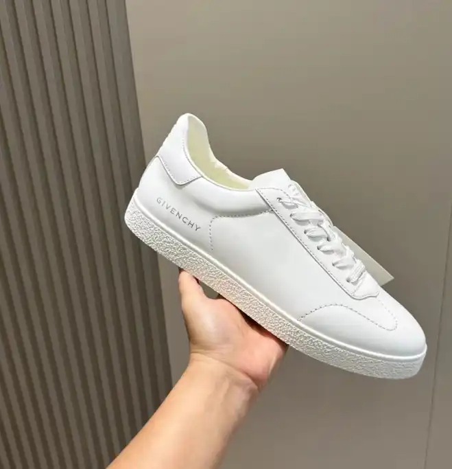 hype Givenchy Sneakers