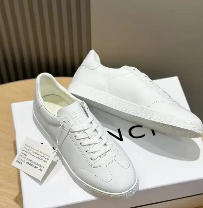 hype Givenchy Sneakers