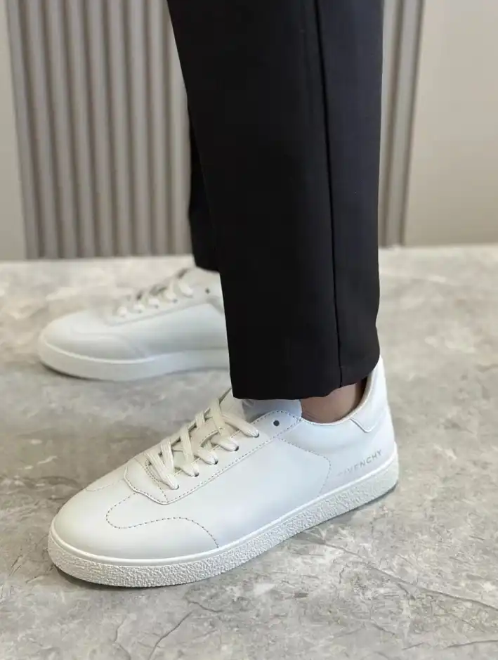 hype Givenchy Sneakers