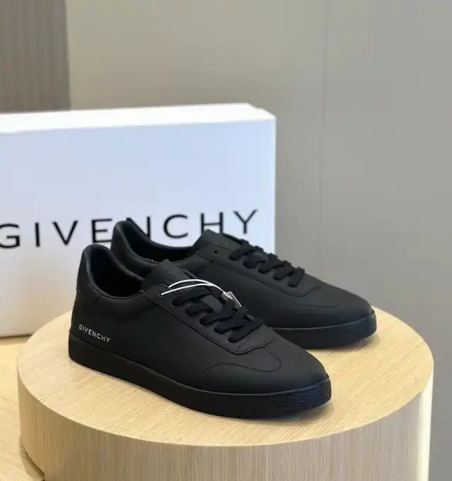 hype Givenchy Sneakers