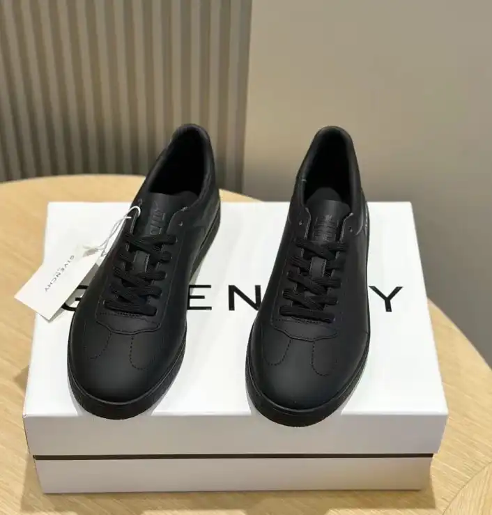 hype Givenchy Sneakers