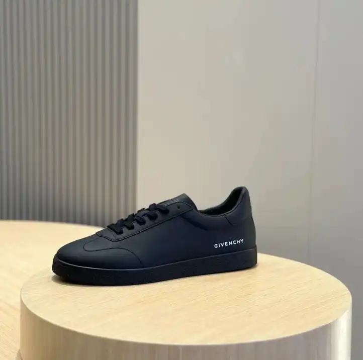 hype Givenchy Sneakers