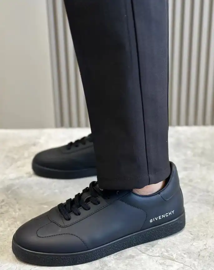 hype Givenchy Sneakers