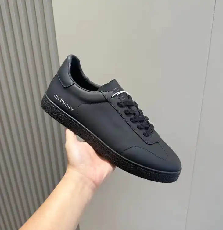 hype Givenchy Sneakers