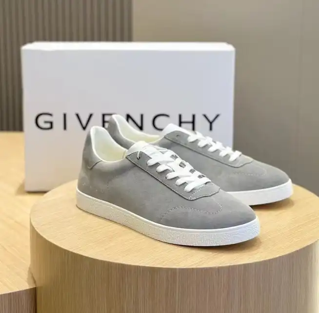 hype Givenchy Sneakers