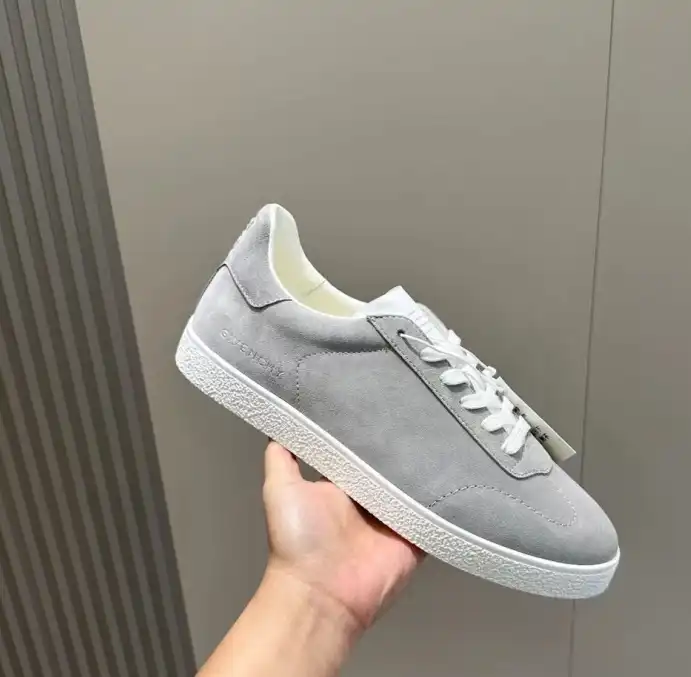 hype Givenchy Sneakers