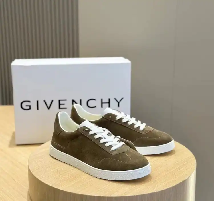 hype Givenchy Sneakers