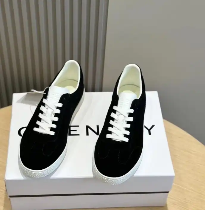 hype Givenchy Sneakers