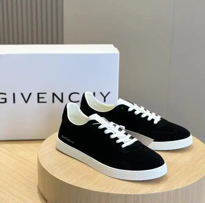 hype Givenchy Sneakers