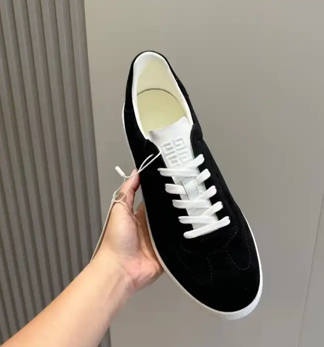 hype Givenchy Sneakers