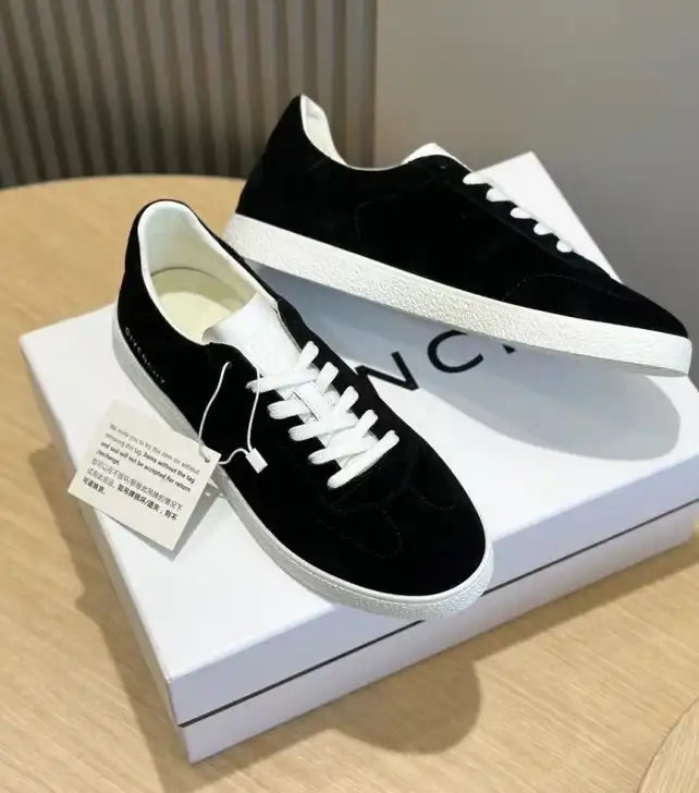 hype Givenchy Sneakers