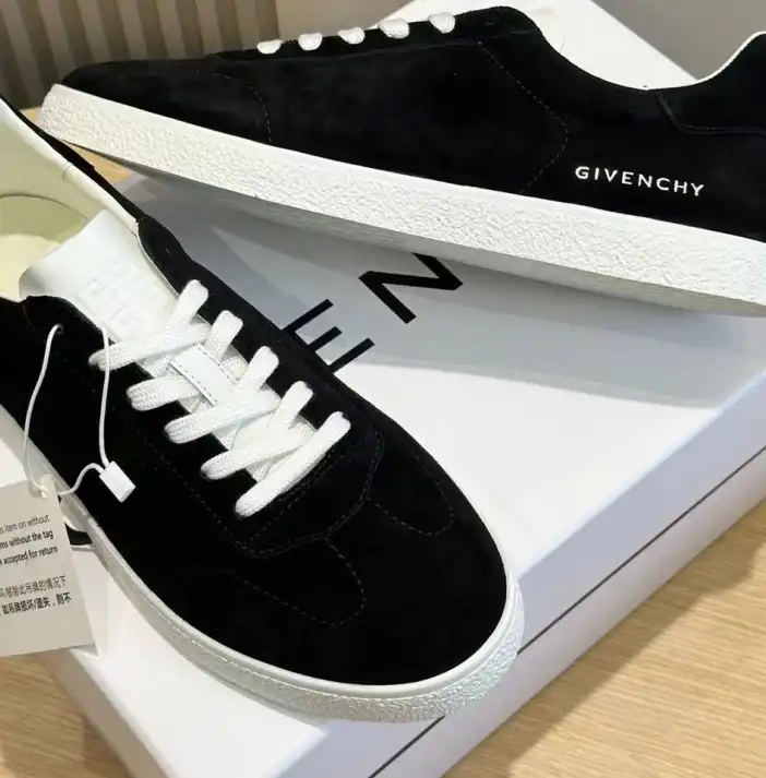 hype Givenchy Sneakers