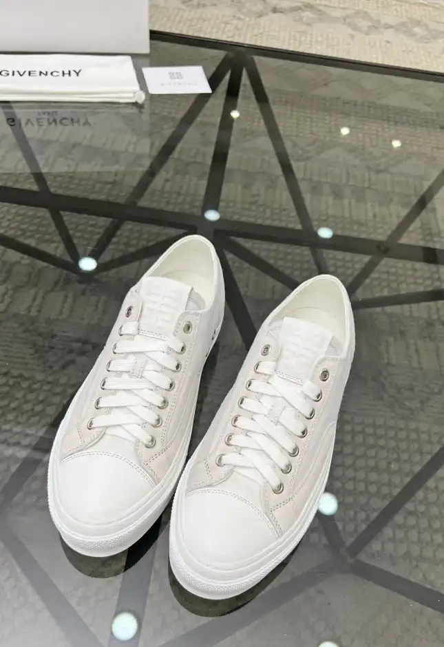 hype Givenchy Sneakers