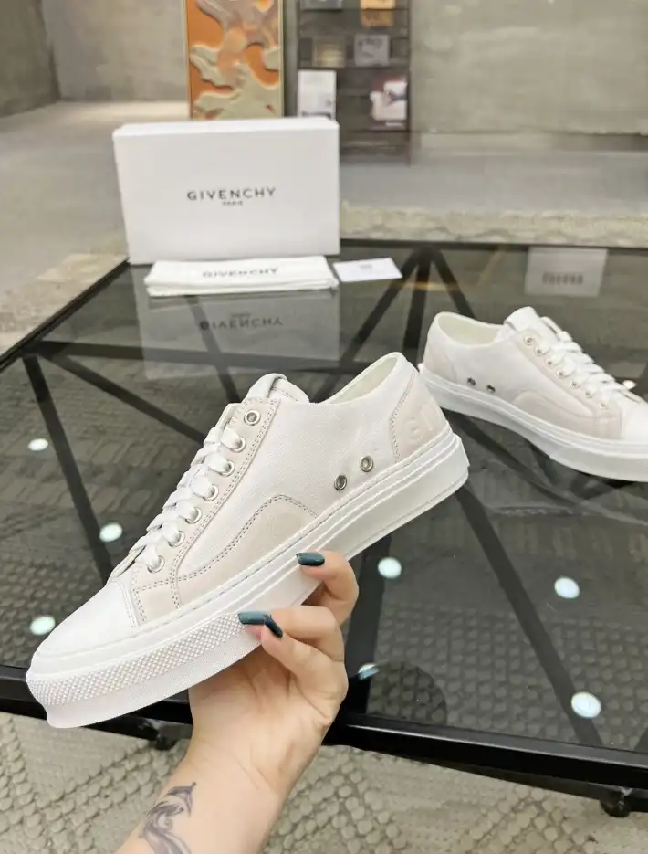 hype Givenchy Sneakers