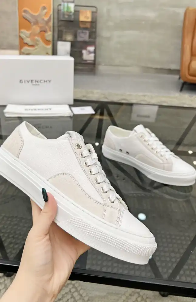 hype Givenchy Sneakers