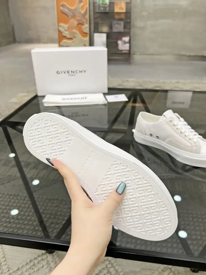 hype Givenchy Sneakers