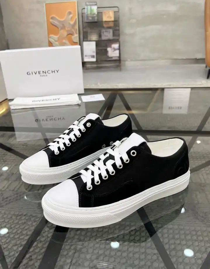 hype Givenchy Sneakers