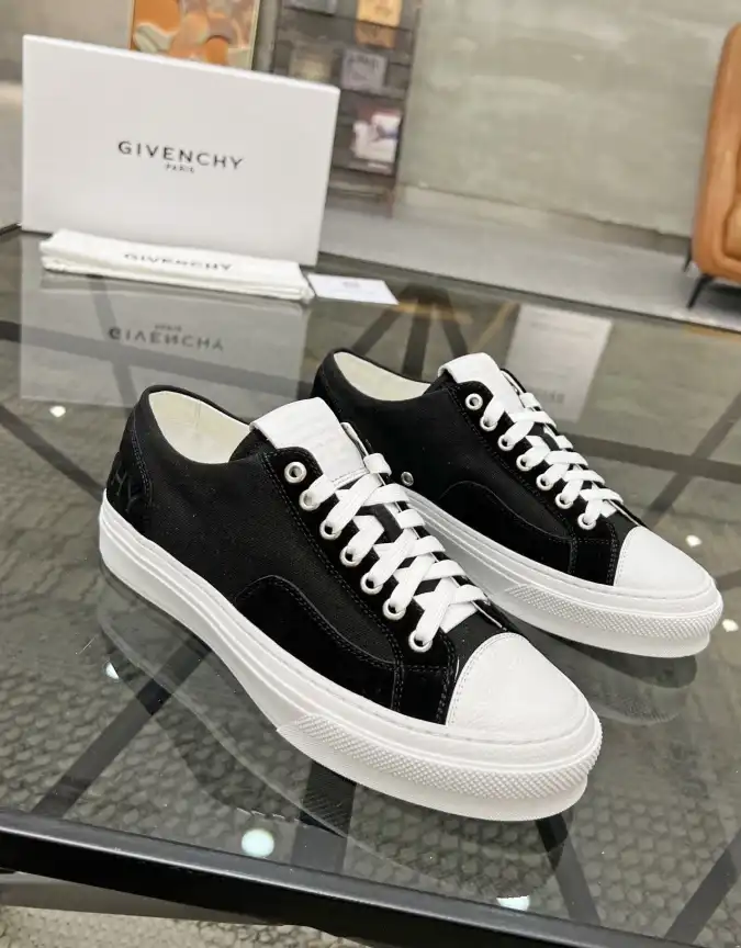 hype Givenchy Sneakers