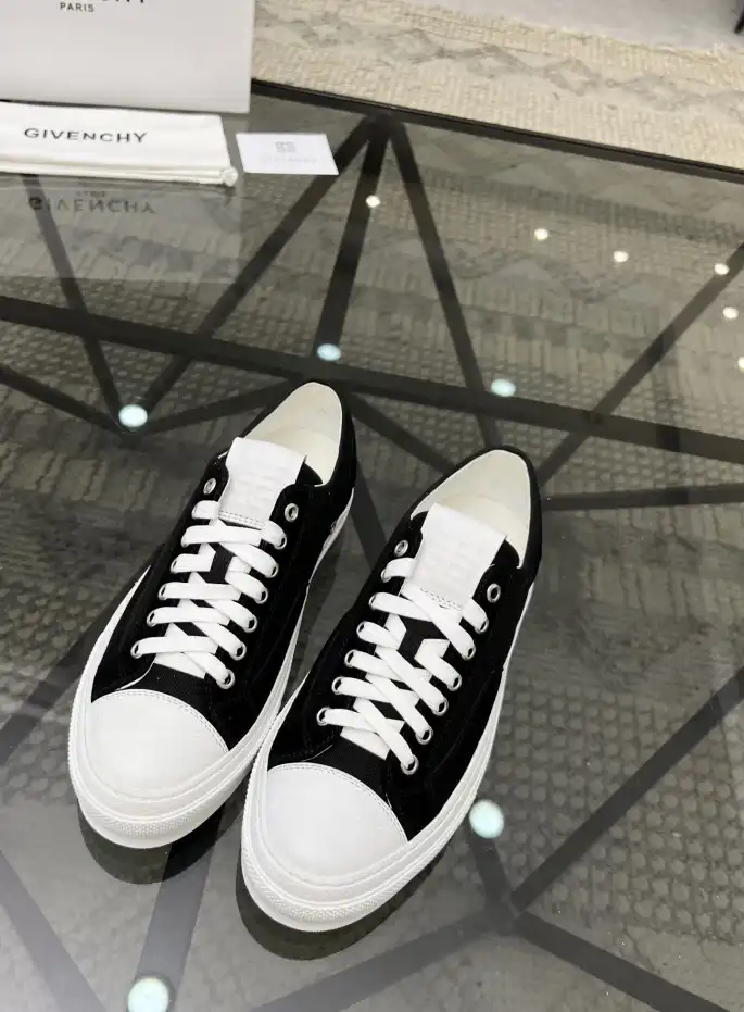 hype Givenchy Sneakers