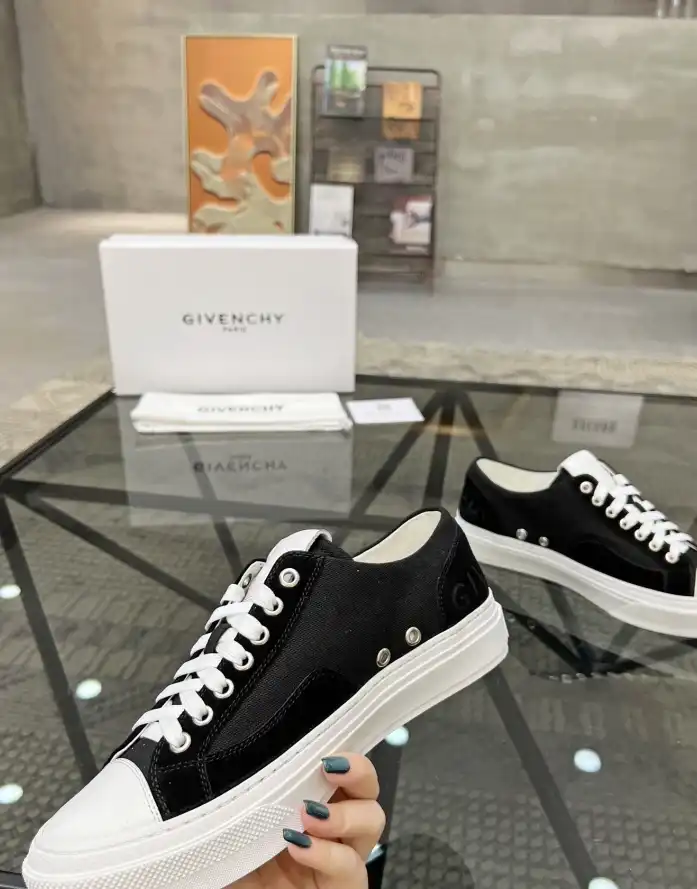 hype Givenchy Sneakers