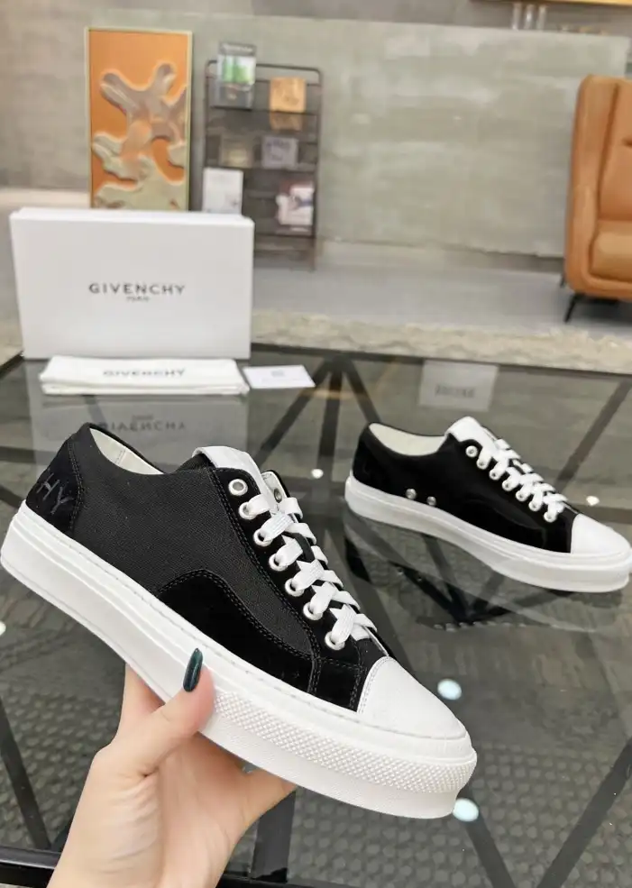 hype Givenchy Sneakers