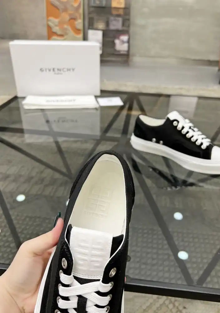 hype Givenchy Sneakers