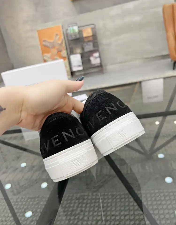 hype Givenchy Sneakers