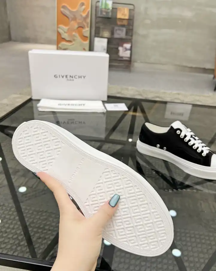 hype Givenchy Sneakers