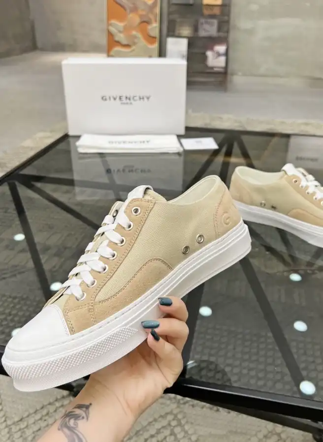 hype Givenchy Sneakers