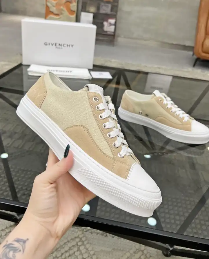 hype Givenchy Sneakers