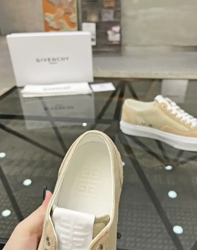 hype Givenchy Sneakers