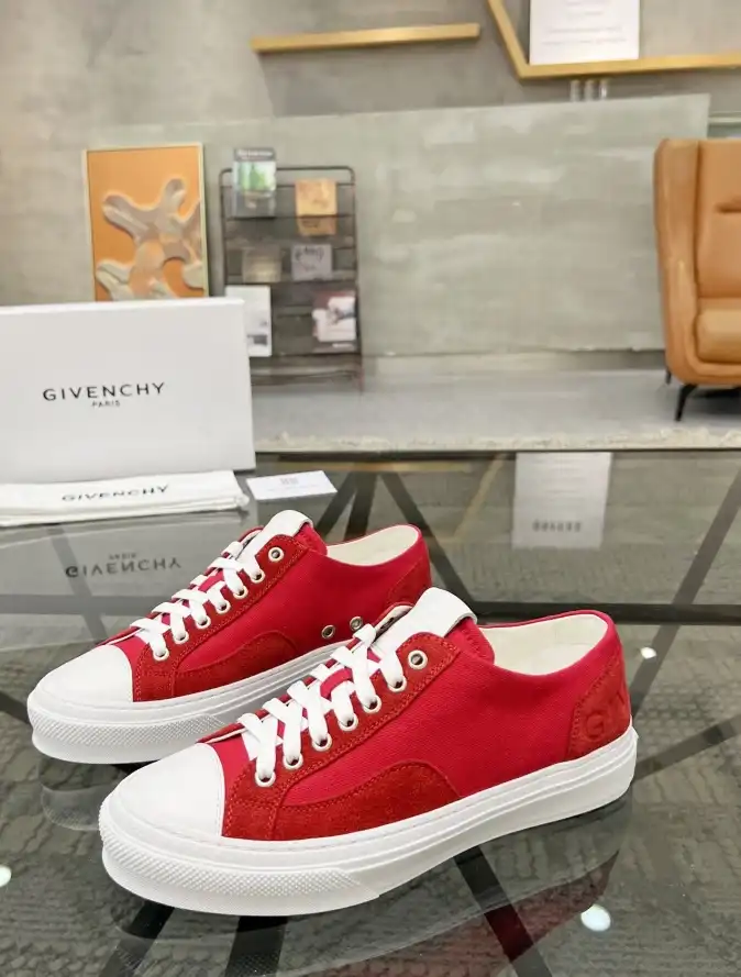 hype Givenchy Sneakers