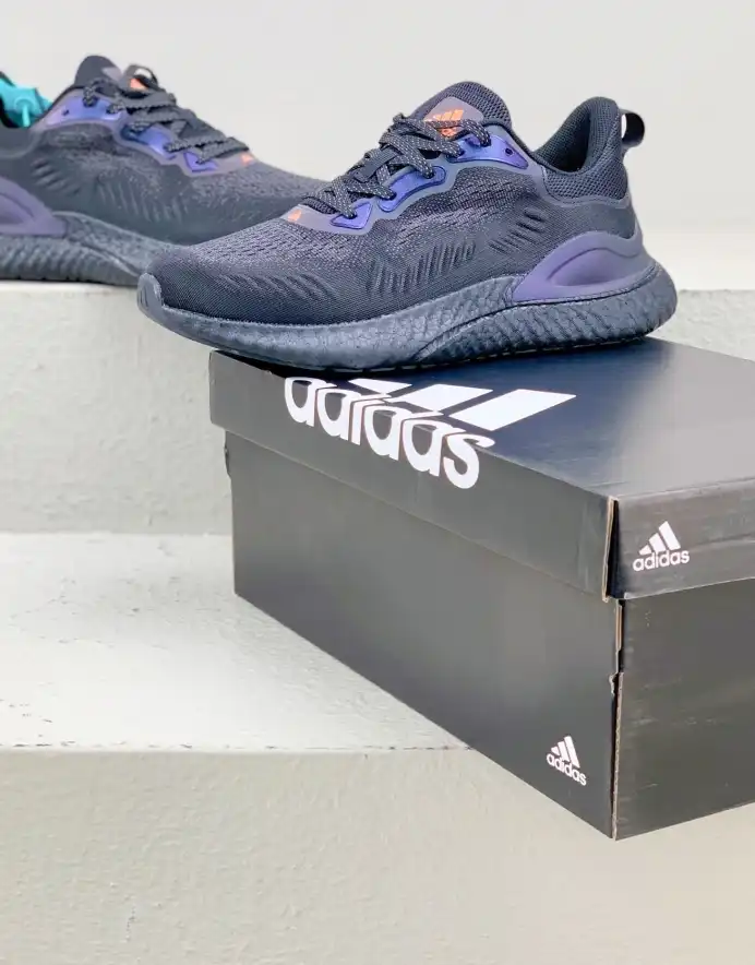 hype Adidas Sneakers