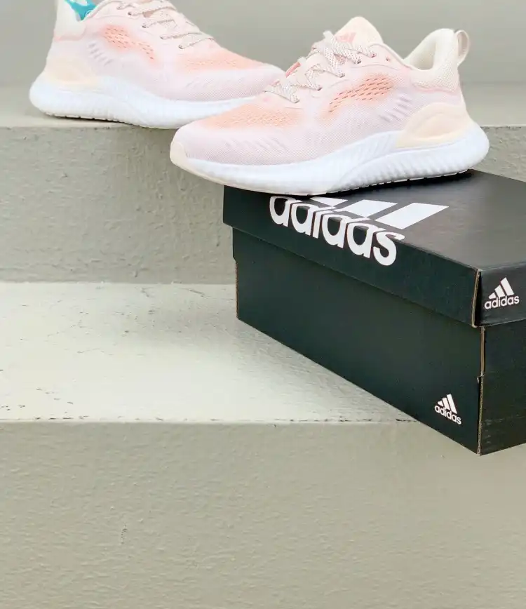 hype Adidas Sneakers