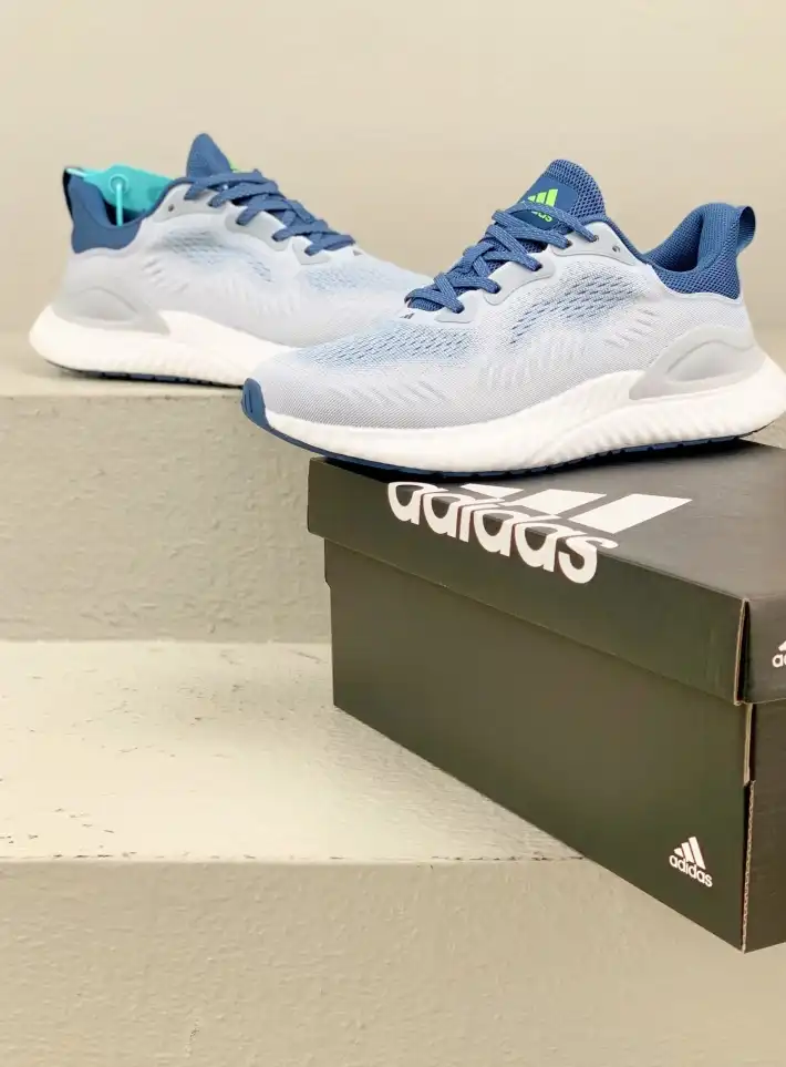 hype Adidas Sneakers