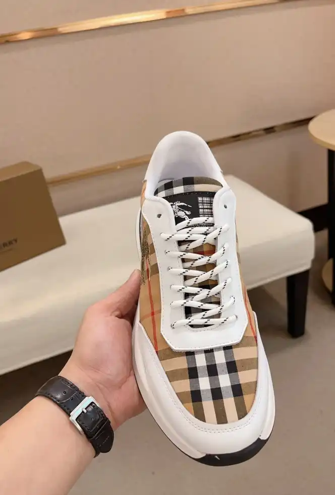 hype Burberry Sneakers