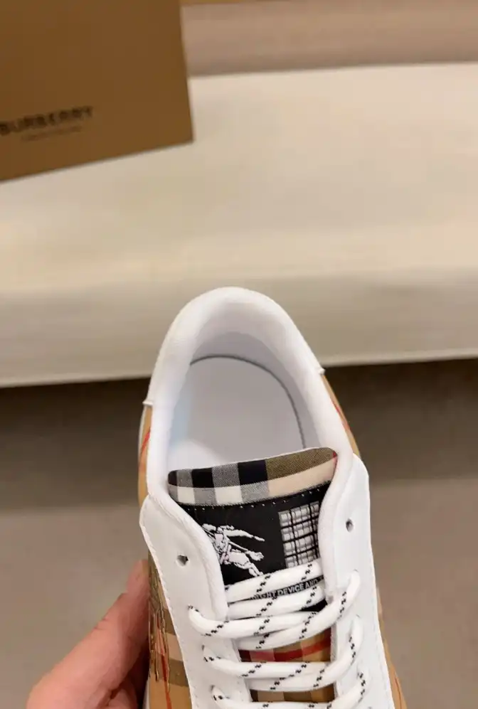 hype Burberry Sneakers