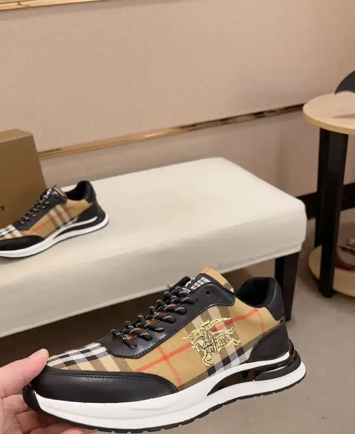 hype Burberry Sneakers