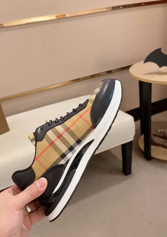 hype Burberry Sneakers