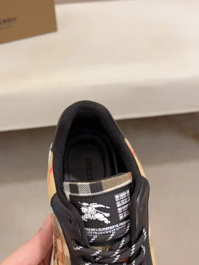 hype Burberry Sneakers