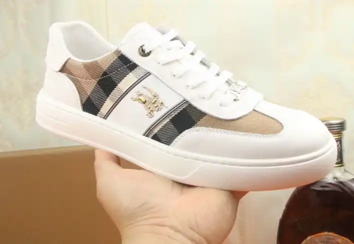 hype Burberry Sneakers