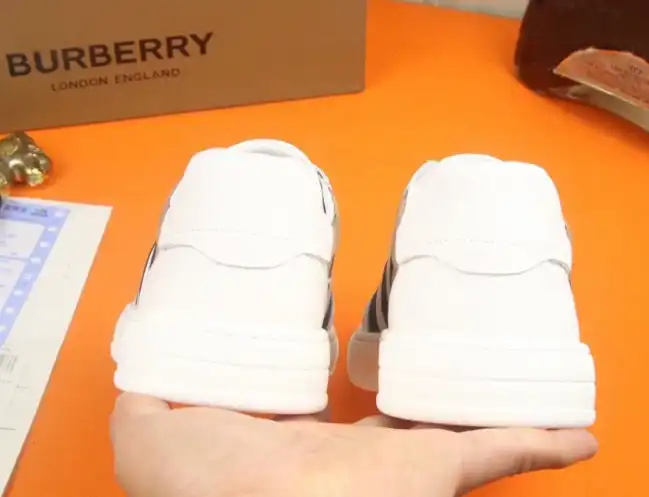 hype Burberry Sneakers