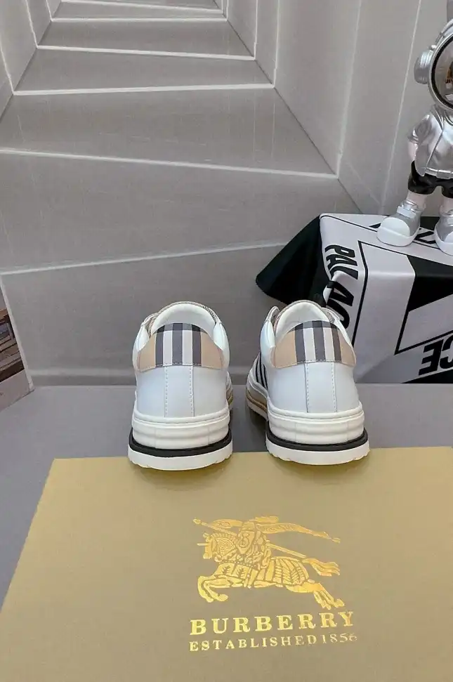 hype Burberry Sneakers