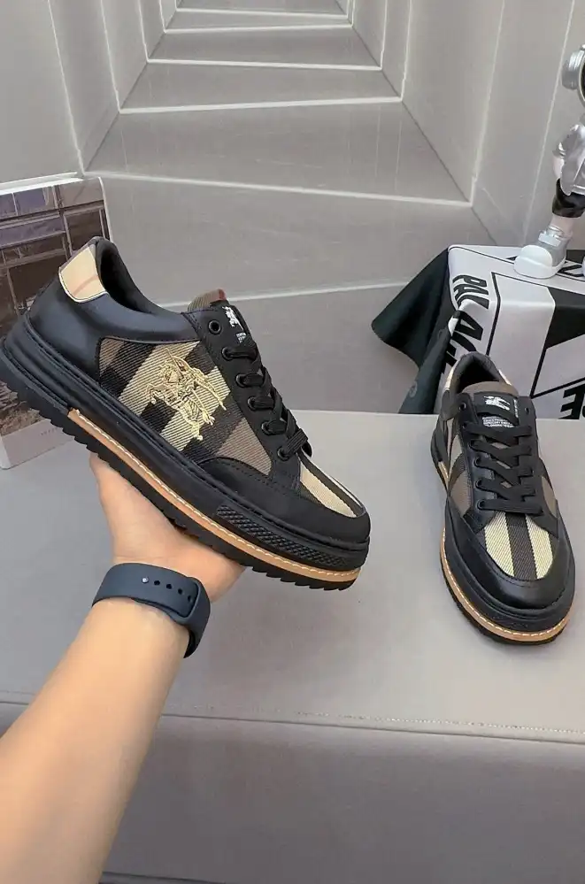 hype Burberry Sneakers