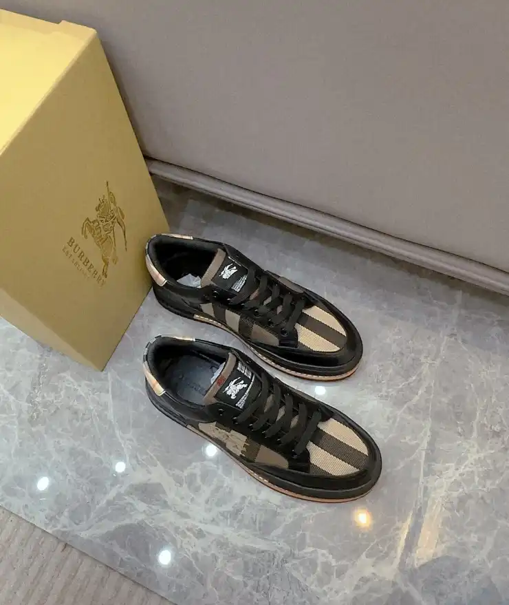 hype Burberry Sneakers