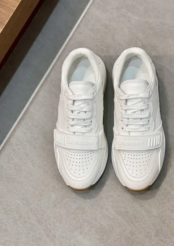 hype Burberry Sneakers