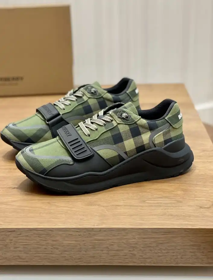 hype Burberry Sneakers