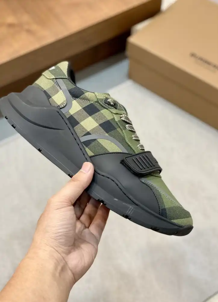 hype Burberry Sneakers