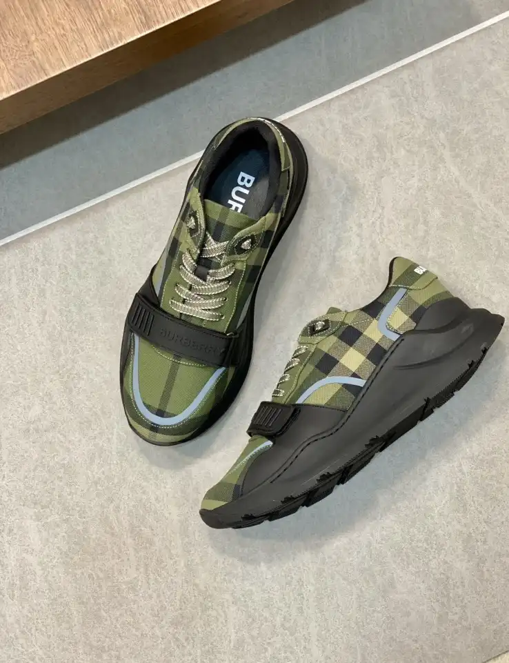 hype Burberry Sneakers